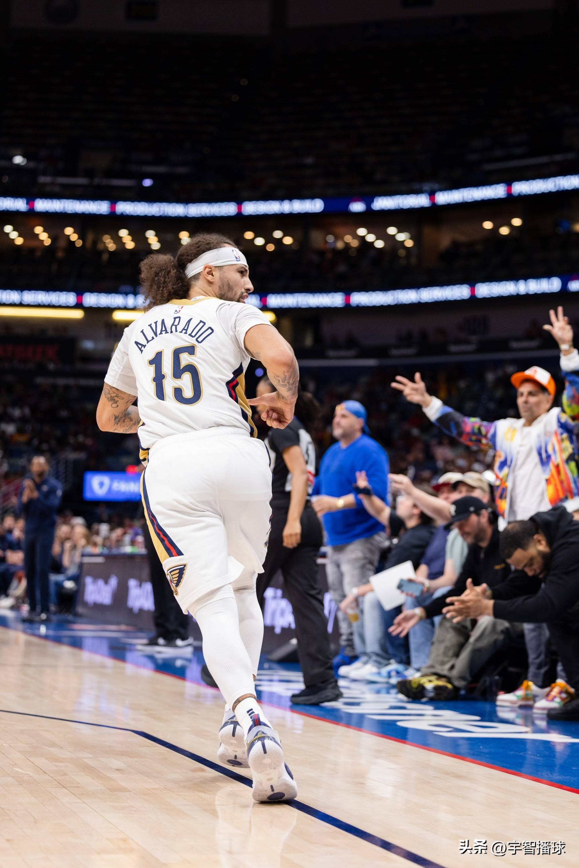 包含鹈鹕全队发威，客场拿下篮网的词条