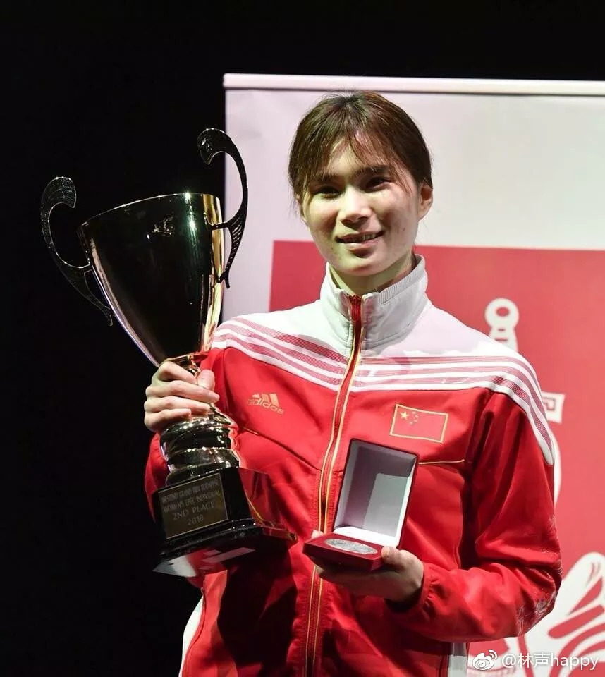 摩洛哥运动员勇夺金牌亮相颁奖