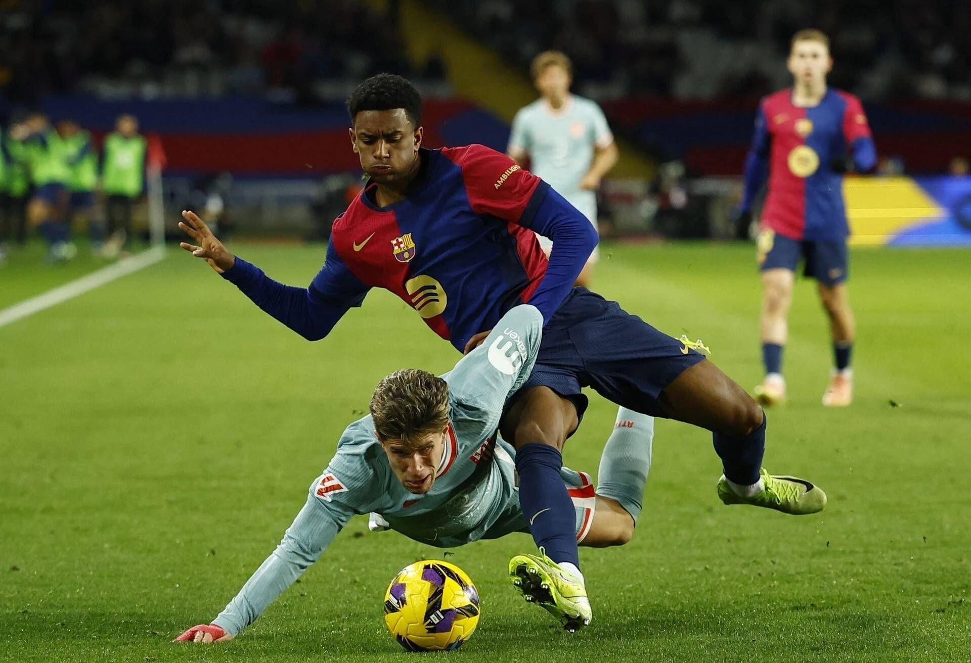 包含巴塞罗那主帅心情大好，球队备战下一场比赛的词条