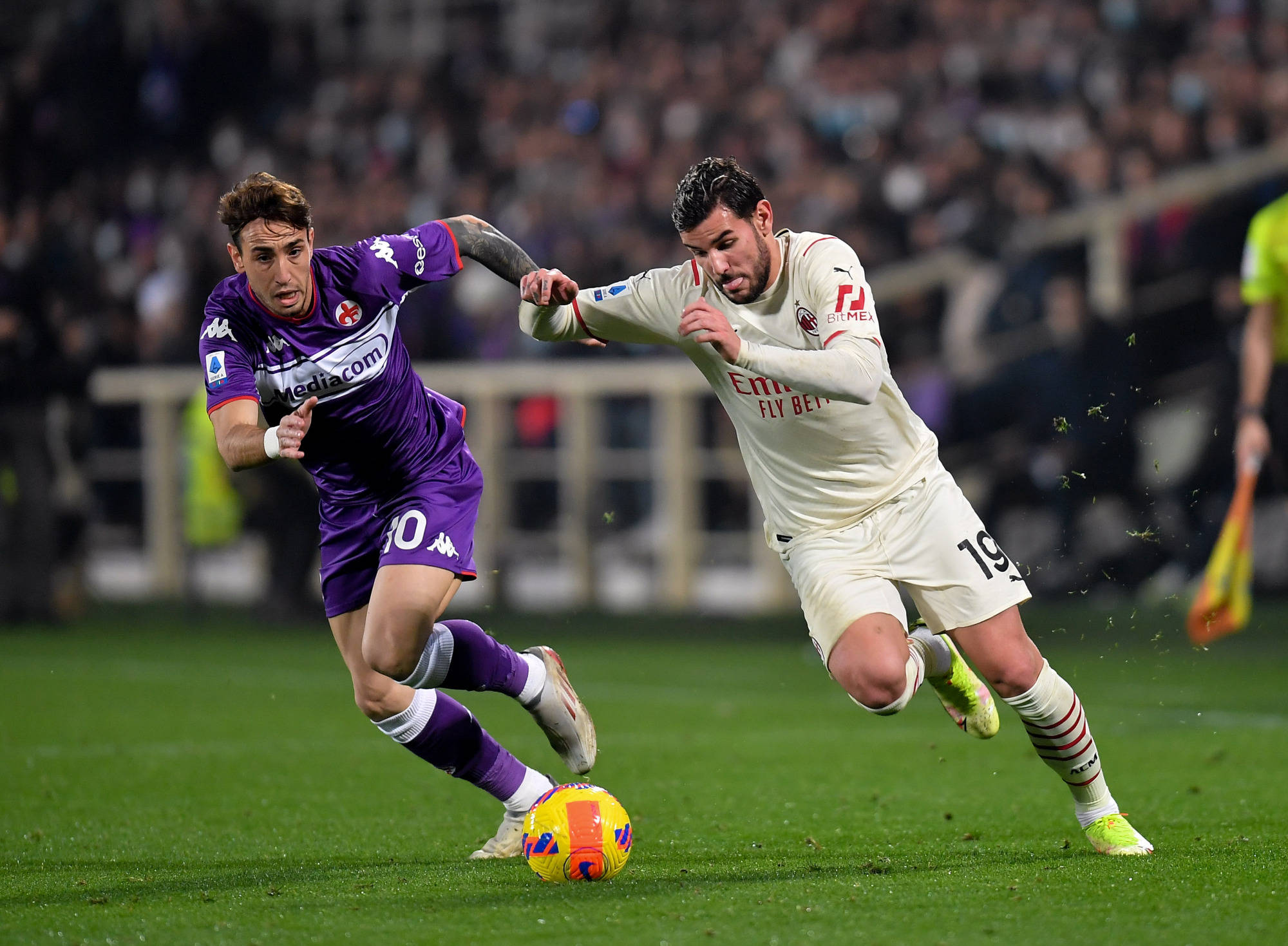 包含佛罗伦萨客场夺得关键胜利的词条