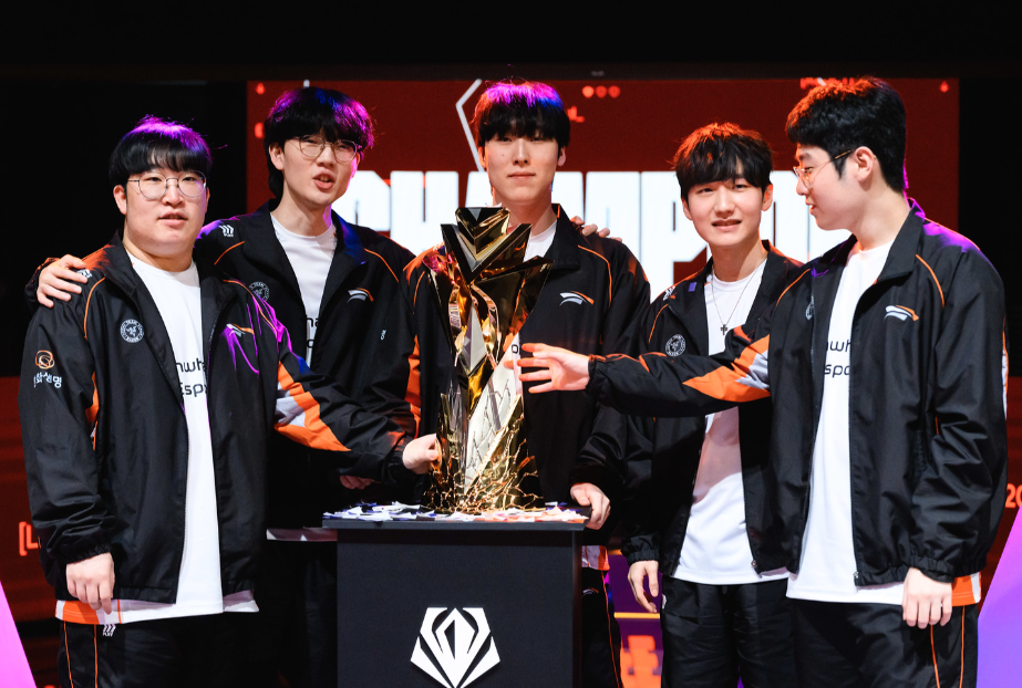 英雄联盟选手刷新世界纪录，震撼全场