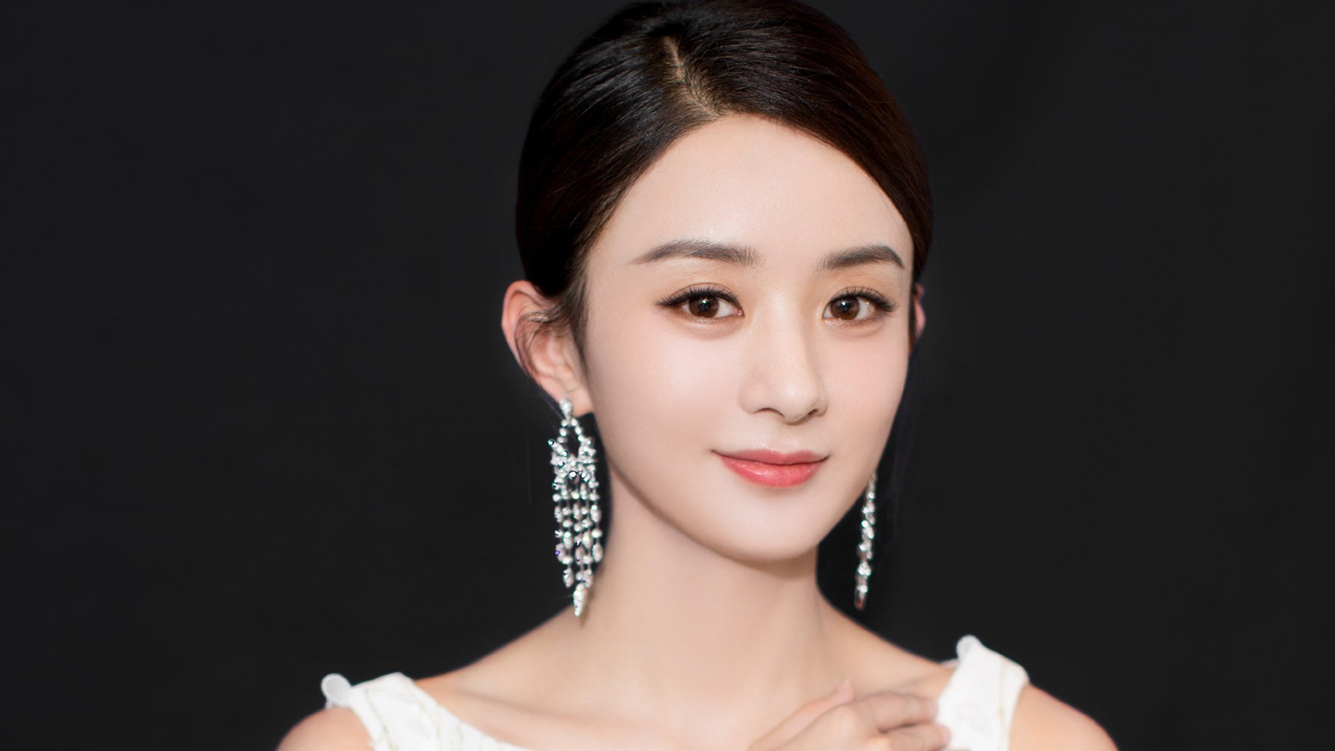 跨越半球的双重震撼，当广东队掀翻公牛，美加墨世界杯的爆冷预言？