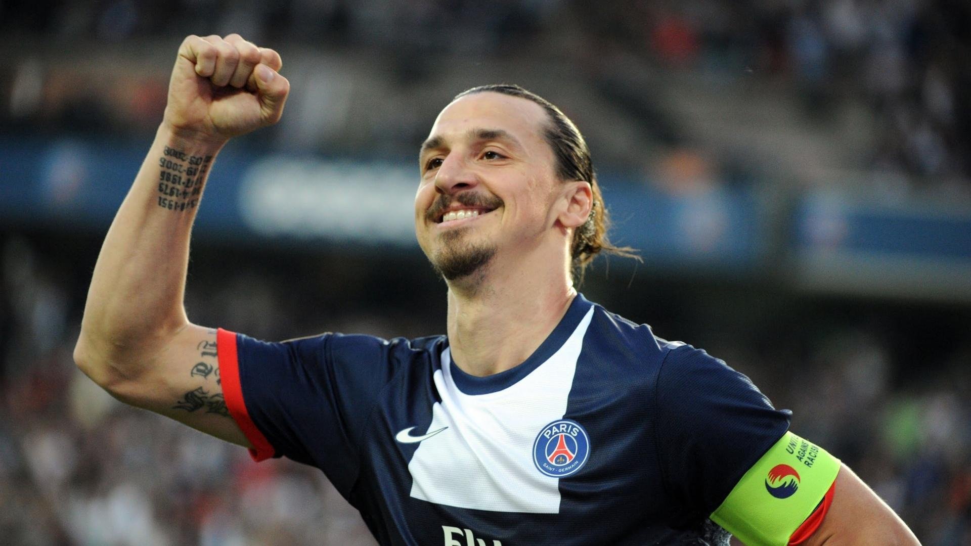 雷火电竞中国-跨界天王点燃绿茵圣火，詹姆斯如何用领袖公式解构2026世界杯之夜